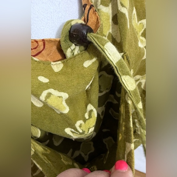 Funky Boho 100% Cotton Crossbody Bag With Outer Pocket Size 16 1/2” x 14” x 5” - Picture 5 of 8